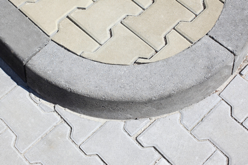 Obrubník silniční betonový Best Mono II poloměr R0,5 vnější, výška 25 cm, přírodní betonová