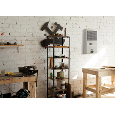 Plynové topidlo Karma Gamat B23, o výkonu 2,3 kW, s odtahem spalin do komína s přirozeným tahem, mechanická regulace teploty, bílá