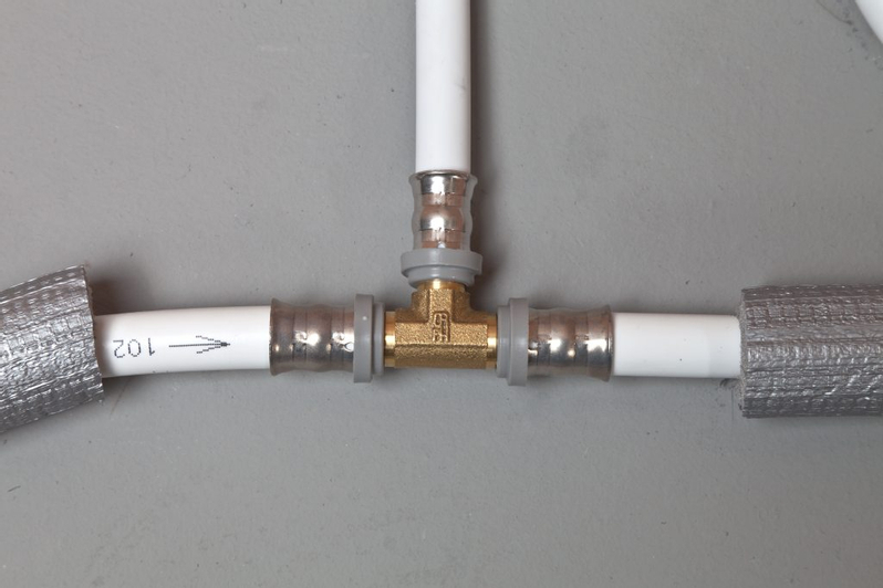 Lisovací T-kus Kermi x-net 14 x 14 x 14 mm