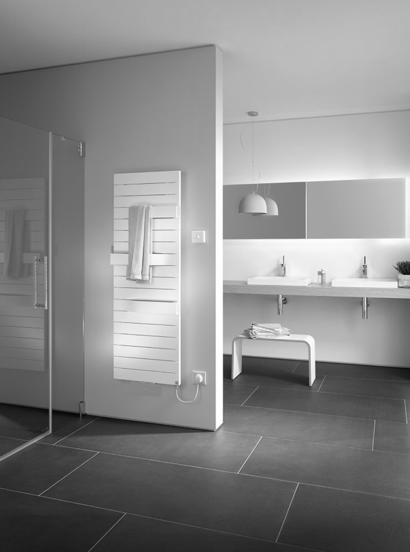 Těleso koupelnové designové elektrické Kermi Tabeo-E elektrosada FKS vpravo 1500 W, 1757 x 750 mm, stříbrné