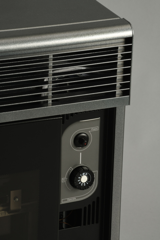 Plynové topidlo Karma Beta 4MC Mechanik Comfort, o výkonu 3,9 kW, s odtahem spalin přes zeď a velmi jednoduchou obsluhou, antracit(sklo černé)