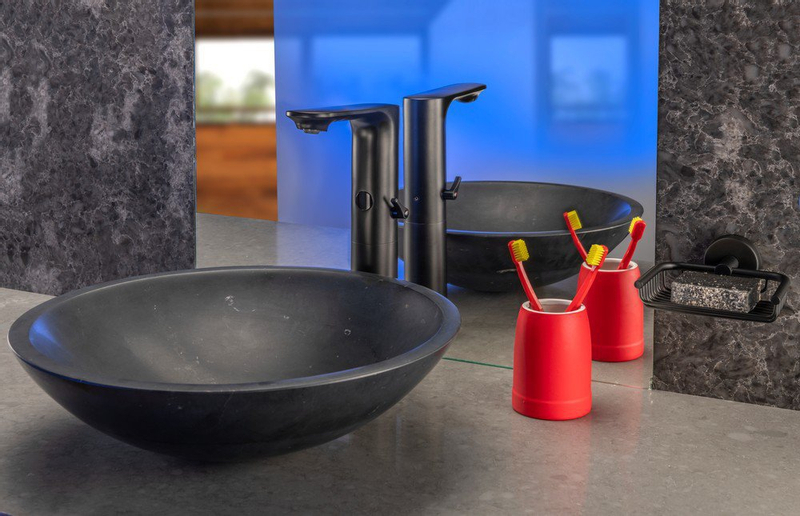 Stojánková vysoká umyvadlová směšovací baterie s elektronikou ALS, černá, 6 V SLU 60VB