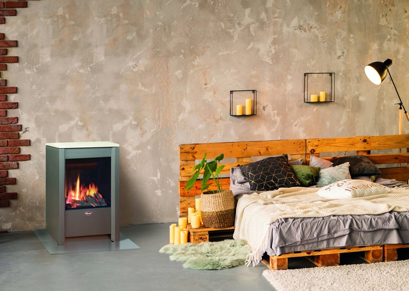 Volně stojící plynová krbová kamna Karma Sense ZP, s výkonem 5,0 kW, odtah spalin vyveden do komína, mastek