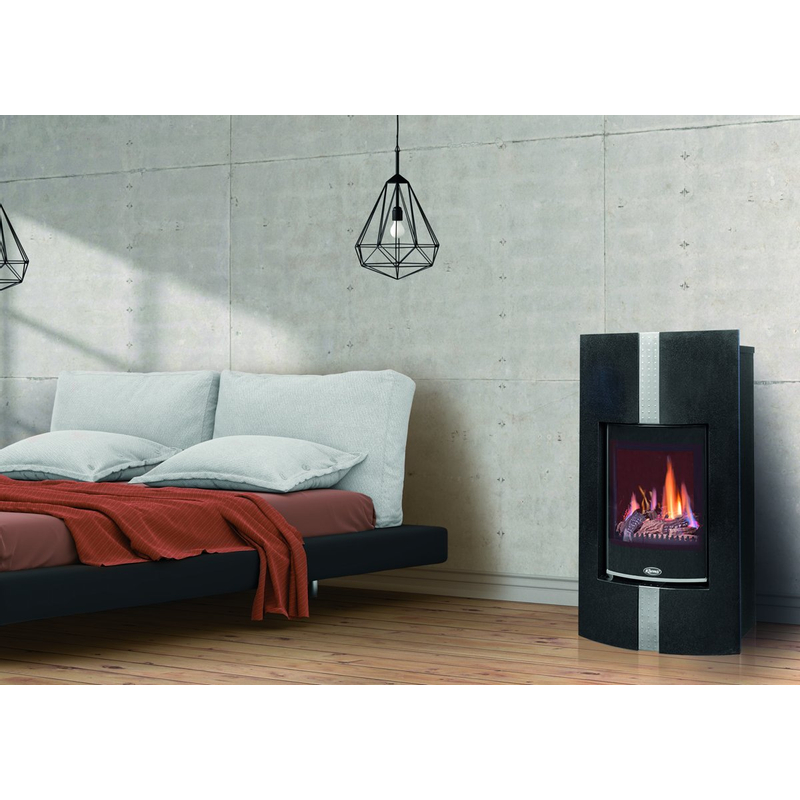 Volně stojící plynová krbová kamna Karma Decore W ZP, s výkonem 5,0 kW, odtah spalin přes zeď, granit