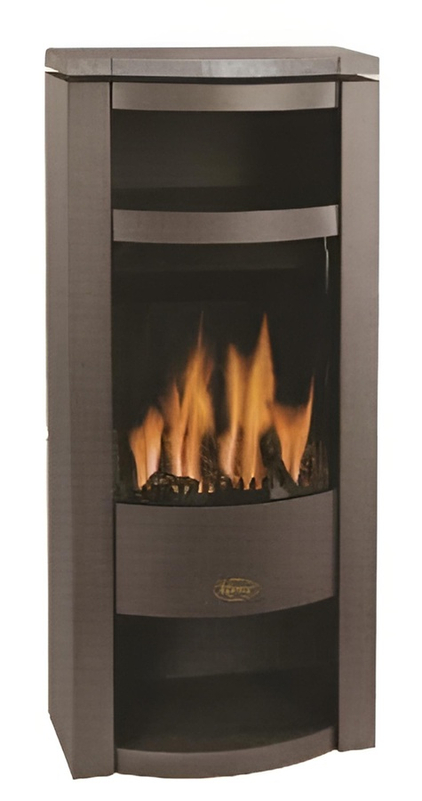 Volně stojící plynová krbová kamna Karma Absolute W ZP, s výkonem 5,0 kW, odtah spalin přes zeď, mastek