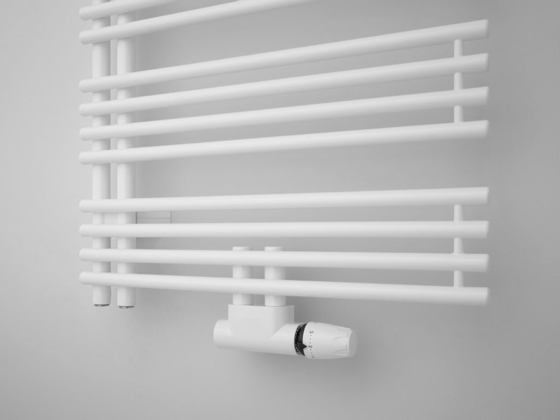Těleso koupelnové trubkové Kermi Diveo 1320 x 450 mm, levé, připojení středové 567 W, stříbrné