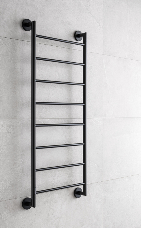 Elektrický sušák ručníků PMH Niklas 657 x 1462 mm, elektrické připojení vpravo, 93 W, Černá pololesklá RAL 9017