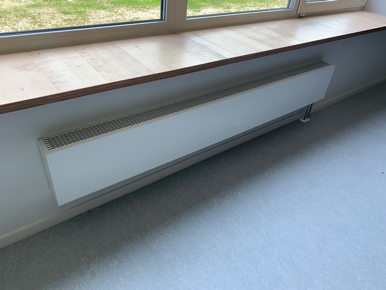 Konvektor samostojný s ventilátorem Isan Ecolite Cube 350 x 198 x 1800 mm, 6316 W, připojení vlevo, bílá