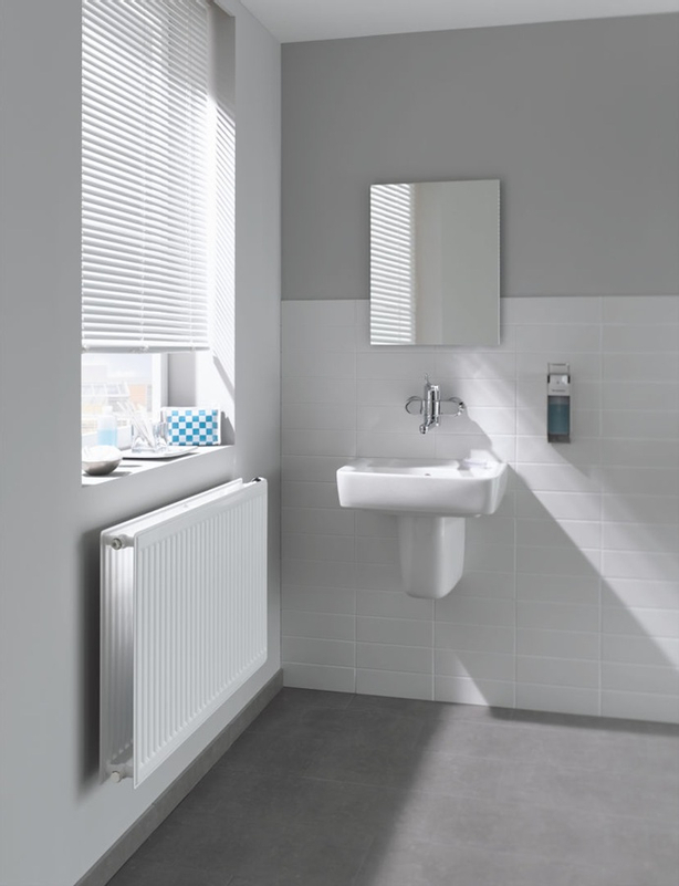 Radiátor Kermi Profil Hygiene-V FTVH 30 pravý, 700 x 1400 mm, 2262 W, bílý