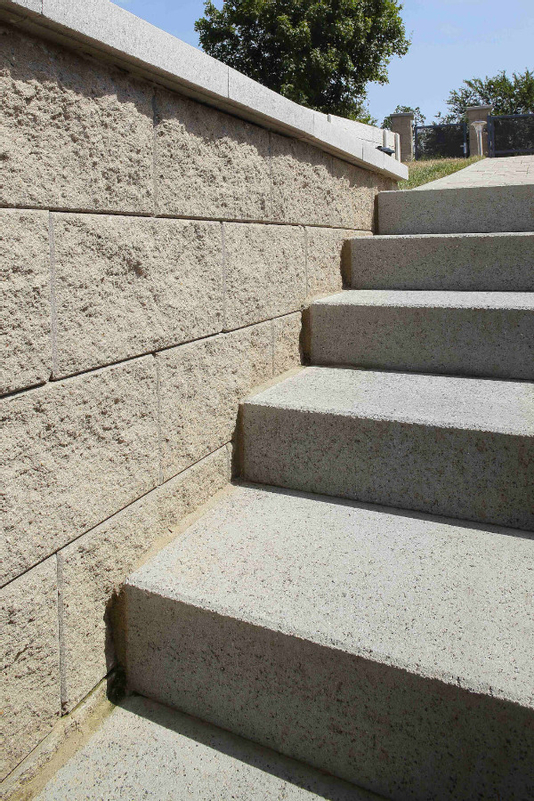 Schod betonový Best Faldo výška 15 cm, délka 100 cm, přírodní betonová