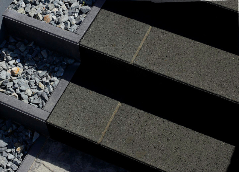 Schod betonový Best Faldo Metropol výška 15 cm, délka 100 cm, antracitová
