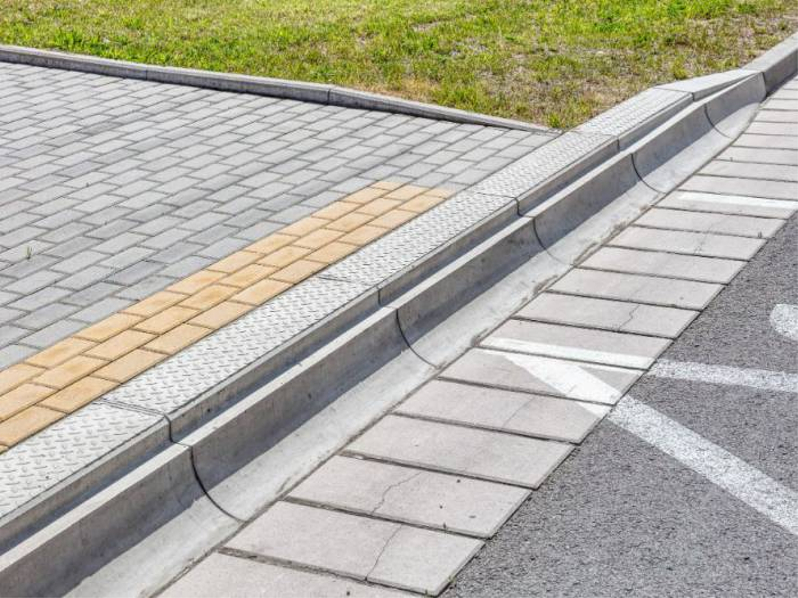 Obrubník zastávkový betonový Best 290, výška 29 cm, délka 100 cm, přírodní betonová