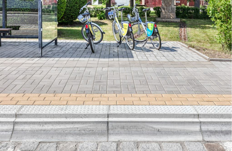 Obrubník zastávkový betonový Best 290, výška 29 cm, délka 100 cm, přírodní betonová