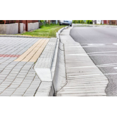Obrubník zastávkový přechodový levý betonový Best výška 25/29 cm, délka 100 cm, přírodní betonová