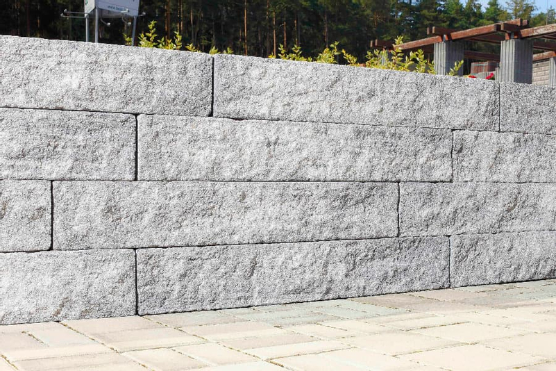 Tvarovka plotová štípaná betonová Best Stone X, výška 8 cm, délka 50 cm, colormix brilant