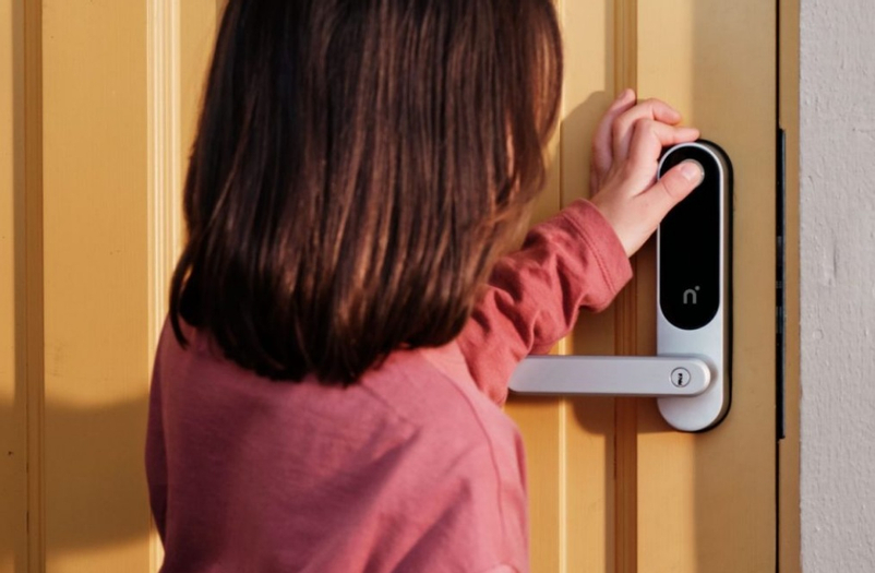 Inteligentní elektronický zámek Nimly Touch Pro Ultimate Black, s dotykovým panelem, čtečkou otisku prstu a RFID nebo aplikací, černá
