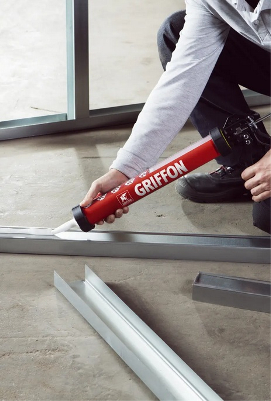 Montážní lepidlo Griffon Poly Max Hight Tack Expres 6 x 600 ml, bílá, vč. tlačné pistole