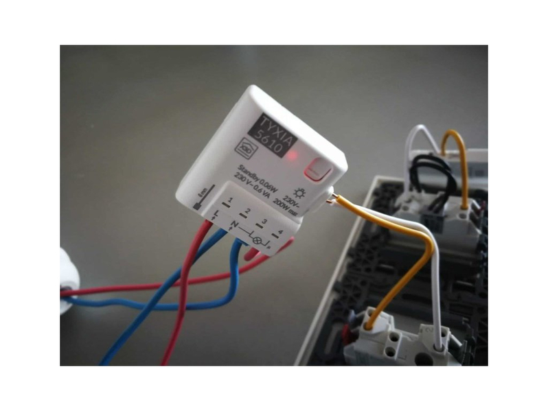 1-kanálový přijímač (ON/OFF) Delta Dore Tyxia 5610, primárně určený pro ovládání osvětlení