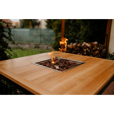 Venkovní plynové ohniště Karma Ruben Party, čtvercové, barové provedení, robustní podstavec z lakovaného kovu, dřevěná deska z masivu