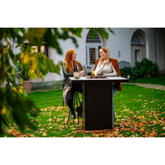 Venkovní plynové ohniště Karma Ruben Party, čtvercové, barové provedení, robustní podstavec z lakovaného kovu, deska z polyrey imitace dřeva