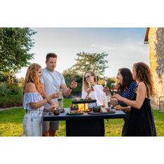 Venkovní plynové ohniště Karma Ruben Party, čtvercové, barové provedení, robustní podstavec z lakovaného kovu, deska z polyrey imitace dřeva