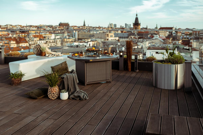 Venkovní plynové ohniště Karma Infinity Q, osmihran, konferenční provedení, umělý ratan tmavě hnědý