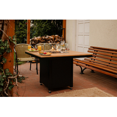 Venkovní plynové ohniště Karma Ruben Garden, čtvercové, stolní provedení, robustní podstavec z lakovaného kovu, dřevěná deska z masivu